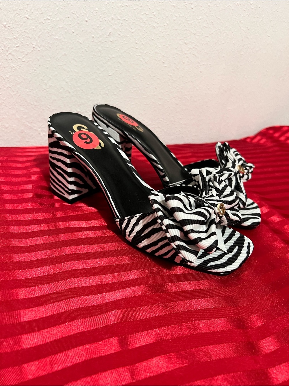 GBG GUESS BY GUESS Zebra Print Bow Block Heels NWOB